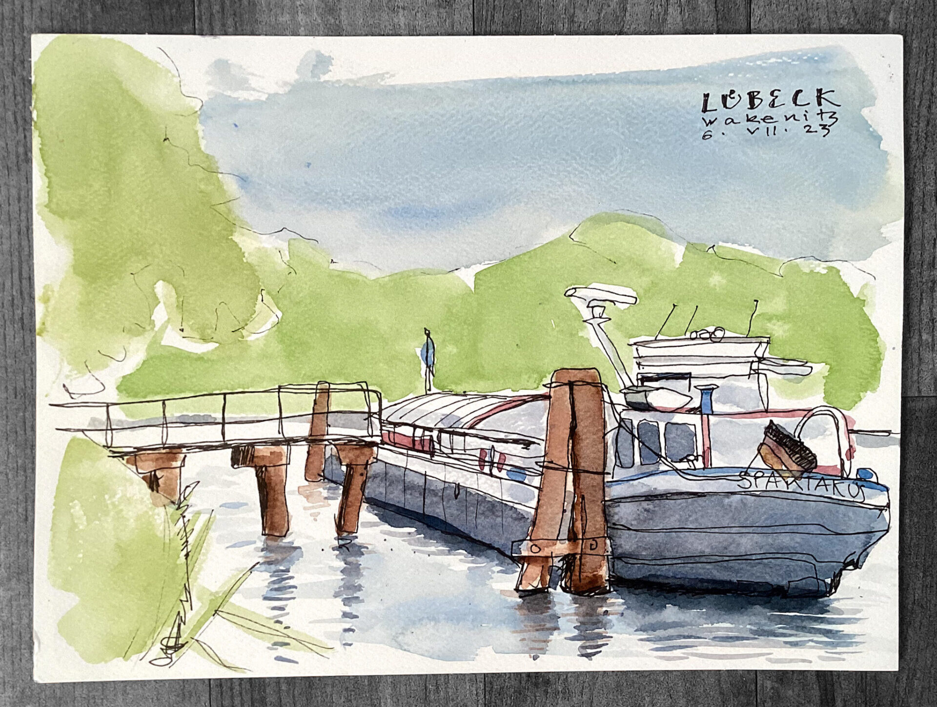 Urban Sketching: Frachter auf der Wakenitz, Lübeck